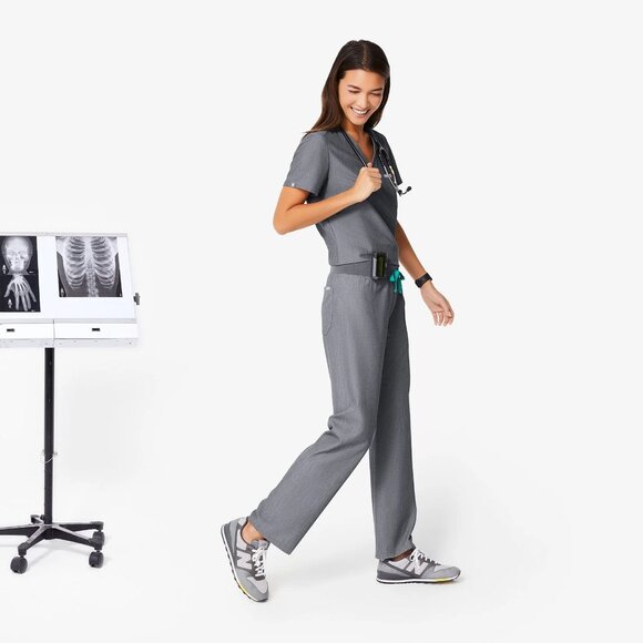 Figs Slim Catarina One-Pocket Scrub Top in Graphite - Picture 2 of 13